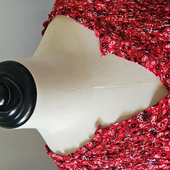 Maurices Red Paisley V-Neck Blouse - Picture 4 of 13